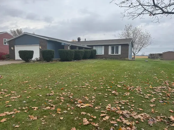 1206 Meadow Glen Drive, Valparaiso, IN 46383