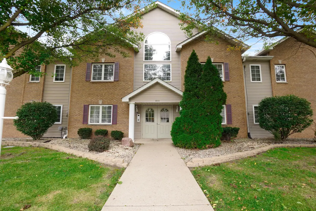 2515 Longwood Drive #202, Highland, IN 46322 - Image #1