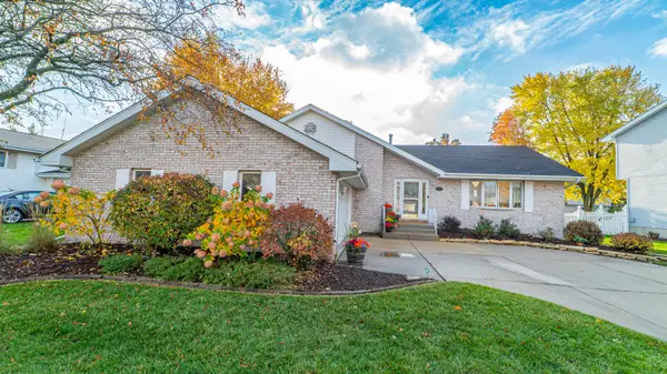 927 Woodhollow Drive, Schererville, IN 46375