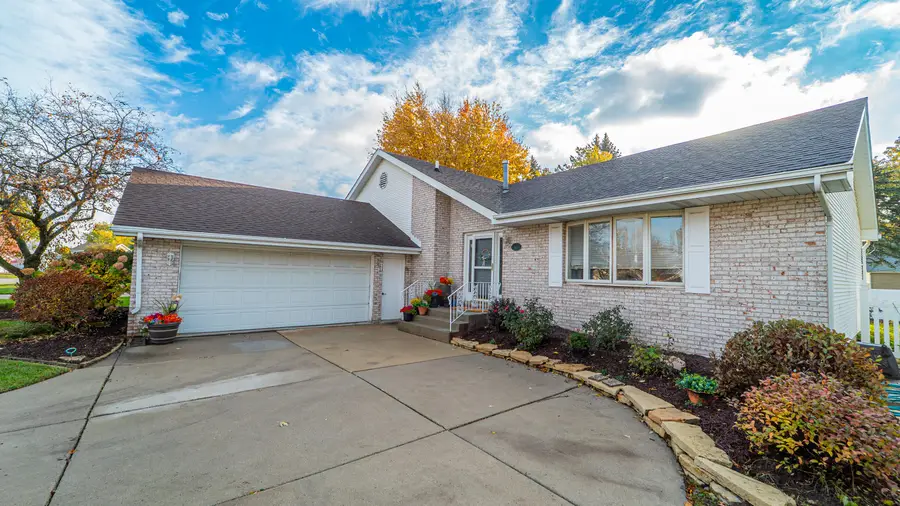 927 Woodhollow Drive, Schererville, IN 46375 - Image #2