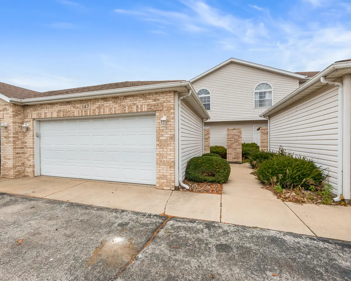 147 Mallard Pointe Drive, Valparaiso, IN 46385 - Image #1