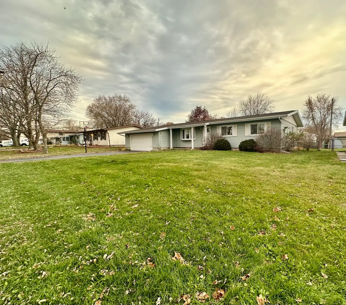 421 Sandalwood Drive, Valparaiso, IN 46385 - Image #1