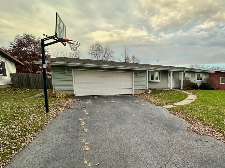 421 Sandalwood Drive, Valparaiso, IN 46385 - Image #2