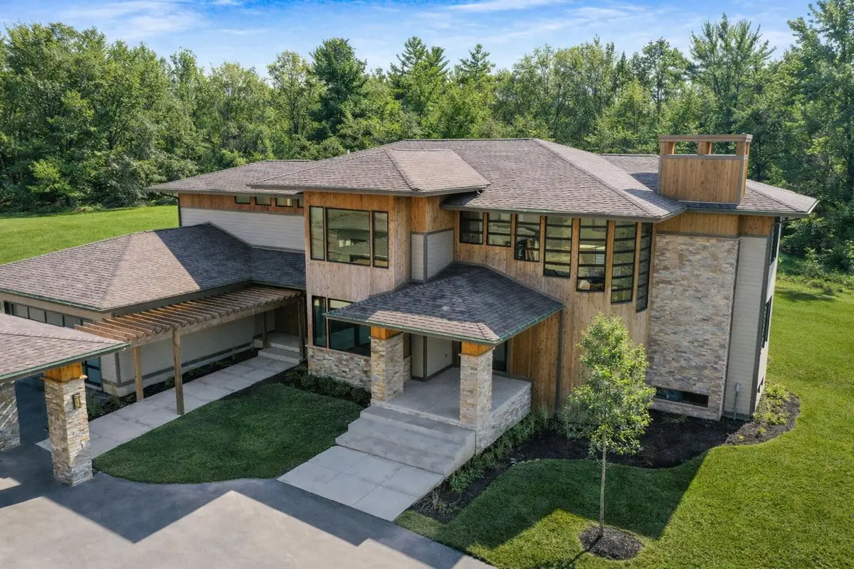 885 N 100 W, Valparaiso, IN 46385 - Image #1