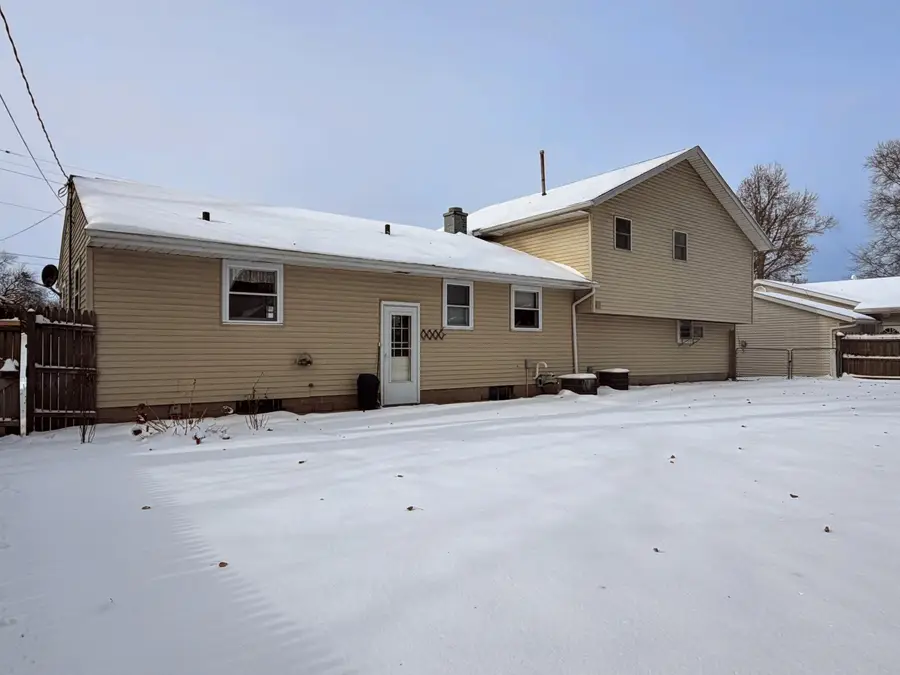 827 Eason Court, La Porte, IN 46350 - Image #3