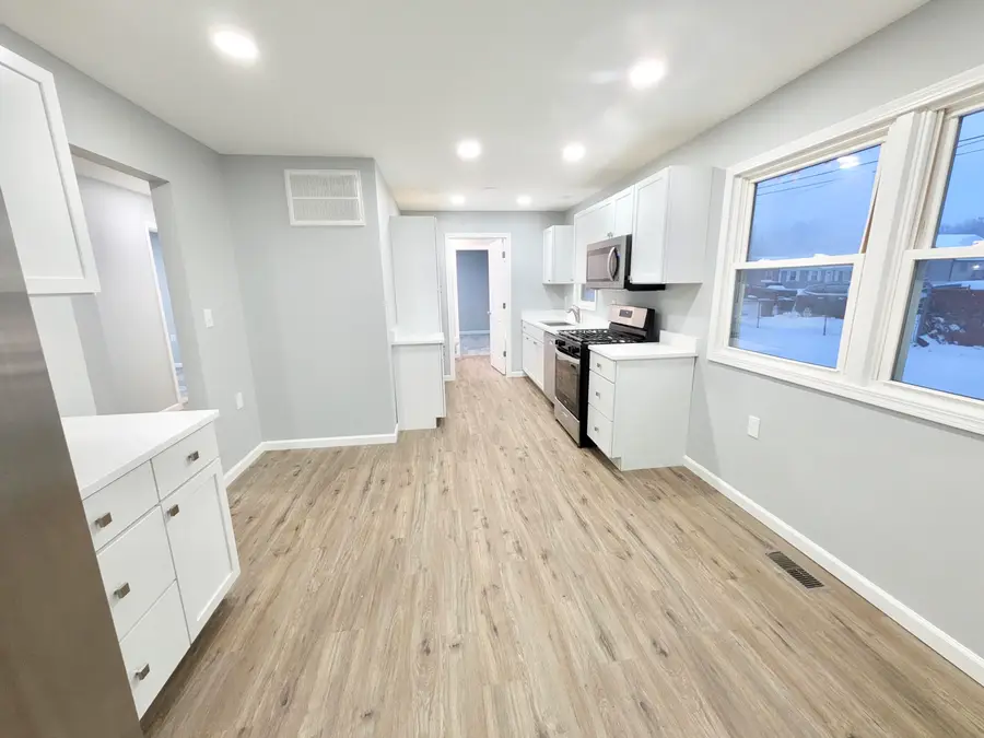 382 Pinewood Drive, Valparaiso, IN 46385 - Image #2