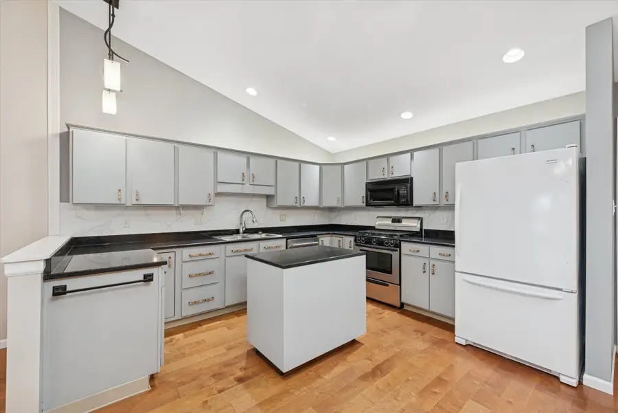 374 Glenallyn Drive, Valparaiso, IN 46383 - Image #3