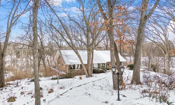 203 Oakridge Court, Valparaiso, IN 46385