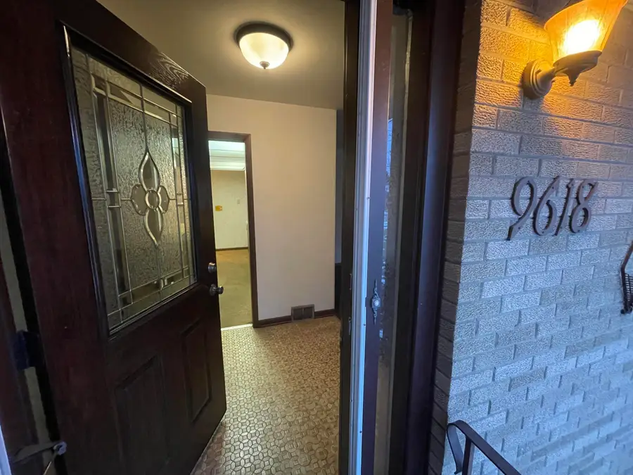 9618 Boulevard Drive, Highland, IN 46322 - Image #2