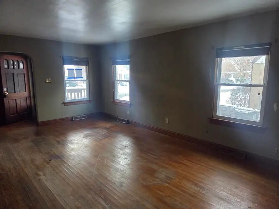 7 Beverly Boulevard, Hobart, IN 46342 - Image #2