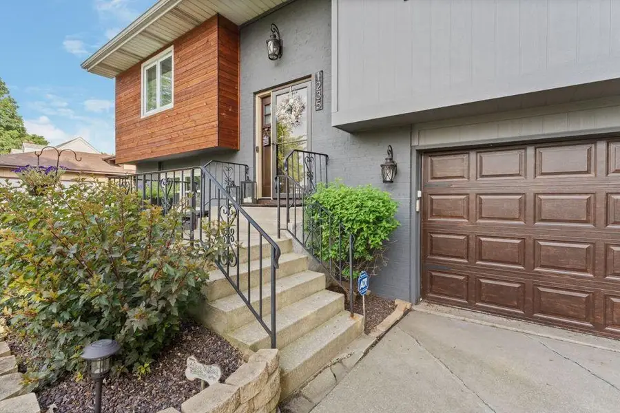 1235 Woodhollow Court, Schererville, IN 46375 - Image #2