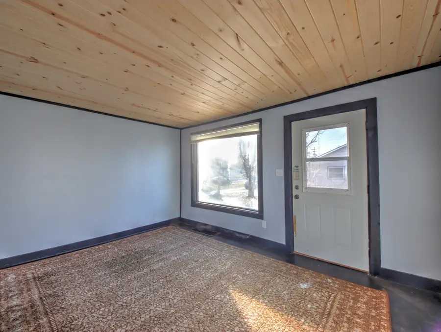 826 Kingsporte Avenue, La Porte, IN 46350 - Image #3