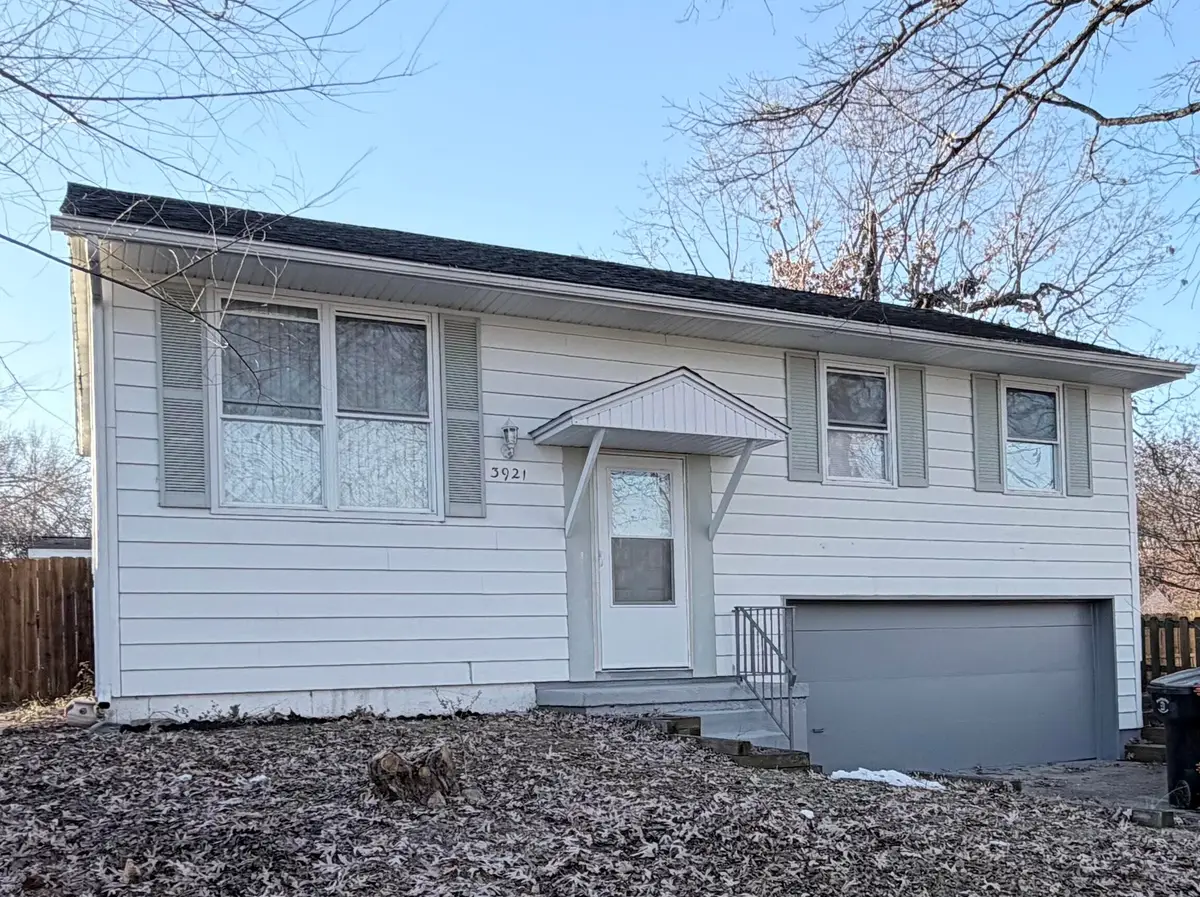 3921 Eastmont Drive, South Bend, IN 46628 - Image #1