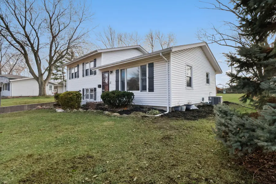 221 E Elizabeth Drive, Crown Point, IN 46307 - Image #2