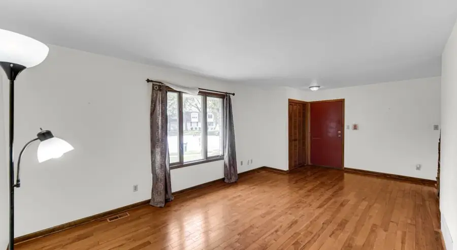 1439 Elm Court, Schererville, IN 46375 - Image #2