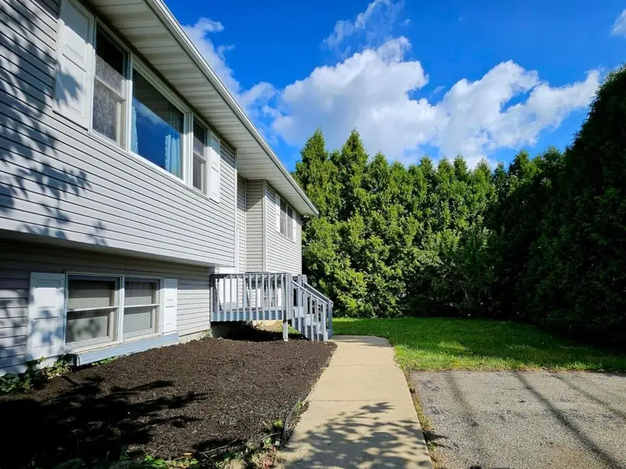 647 N Calumet Road, Chesterton, IN 46304 - Image #2