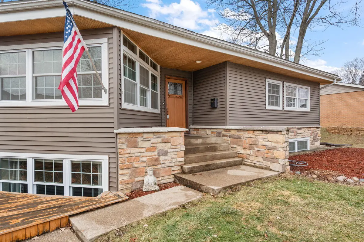 2005 Berkley Drive, Valparaiso, IN 46383 - Image #1