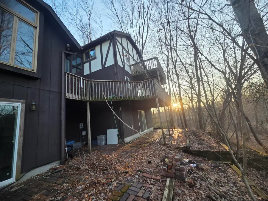 401 Shorewood Court, Valparaiso, IN 46385 - Image #2