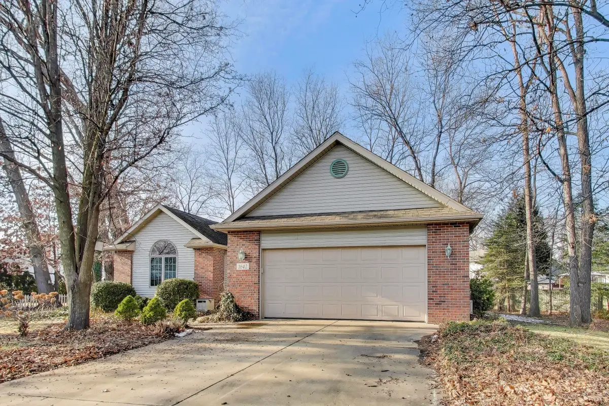 1642 Commodore Lane, Chesterton, IN 46304 - Image #1