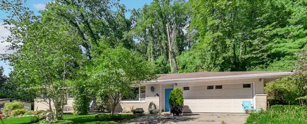 28 Woodland Trail, Ogden Dunes, IN 46368