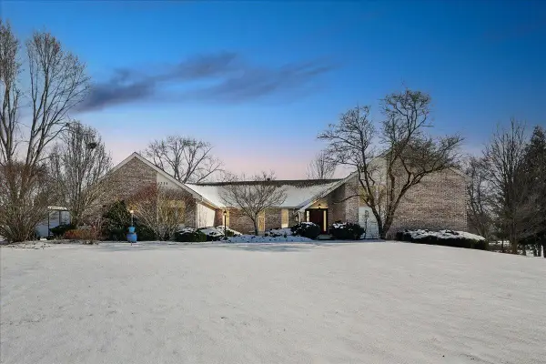 1755 Clifty Creek Court, Valparaiso, IN 46385