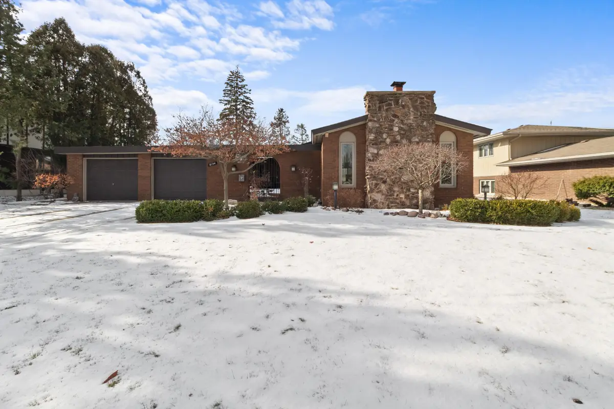 8134 Oakwood Avenue, Munster, IN 46321 - Image #1