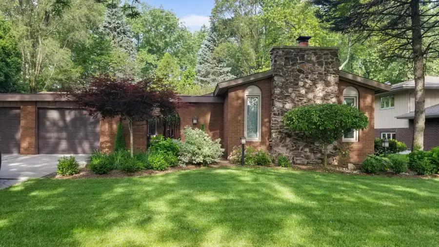 8134 Oakwood Avenue, Munster, IN 46321 - Image #2