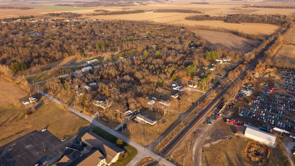 655 Orchid Street Se, Demotte, IN 46310 - Image #1