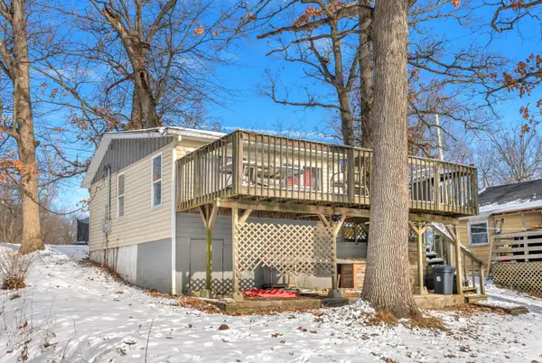 576 Lake Eliza Gateway, Hebron, IN 46341