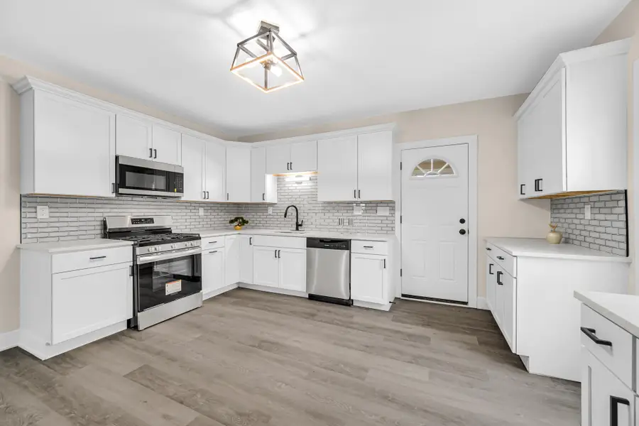 806 Lawrence Street, La Porte, IN 46350 - Image #3