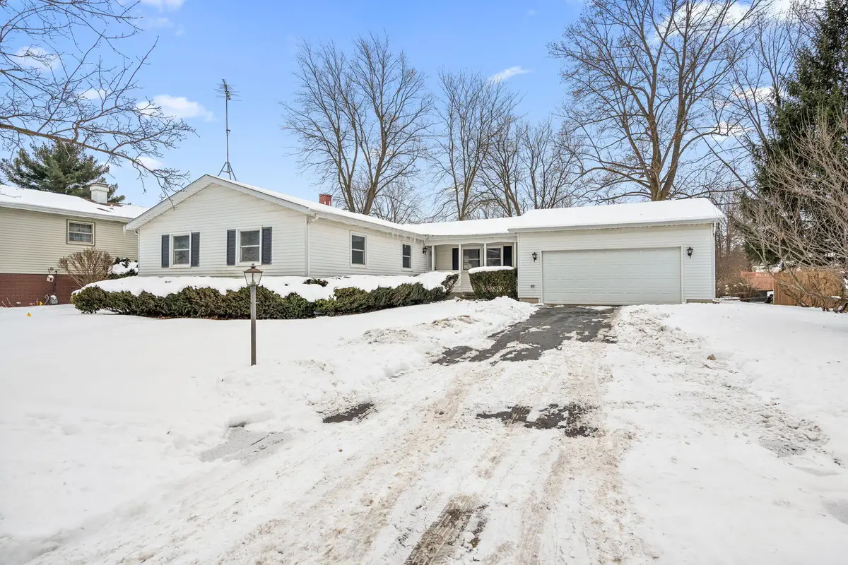 2104 Dunwoody Drive, Valparaiso, IN 46383 - Image #1