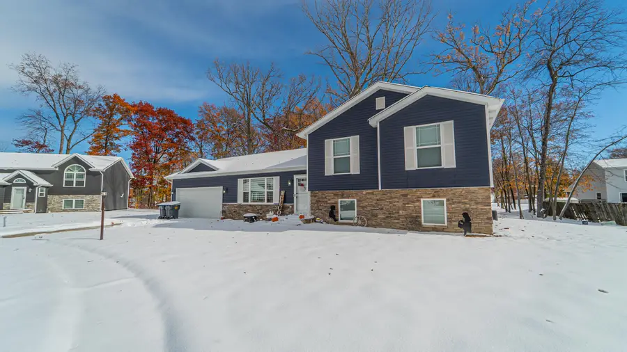 695 Cross Meadows Drive, Valparaiso, IN 46385 - Image #2