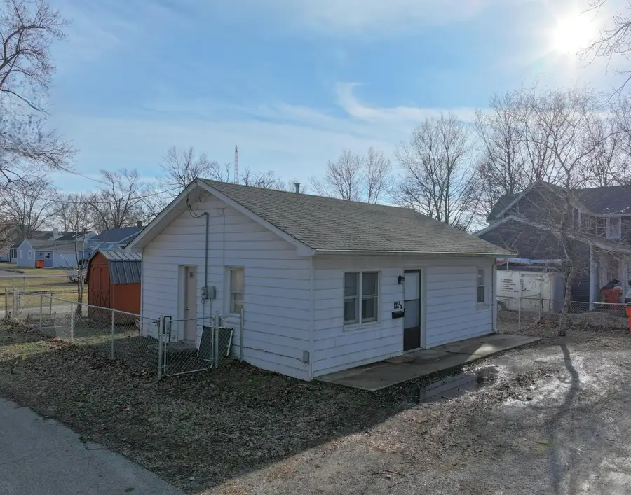 621 1/2 S Monticello Street, Winamac, IN 46996 - #3