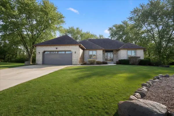 320 Kenbridge Court, Valparaiso, IN 46385