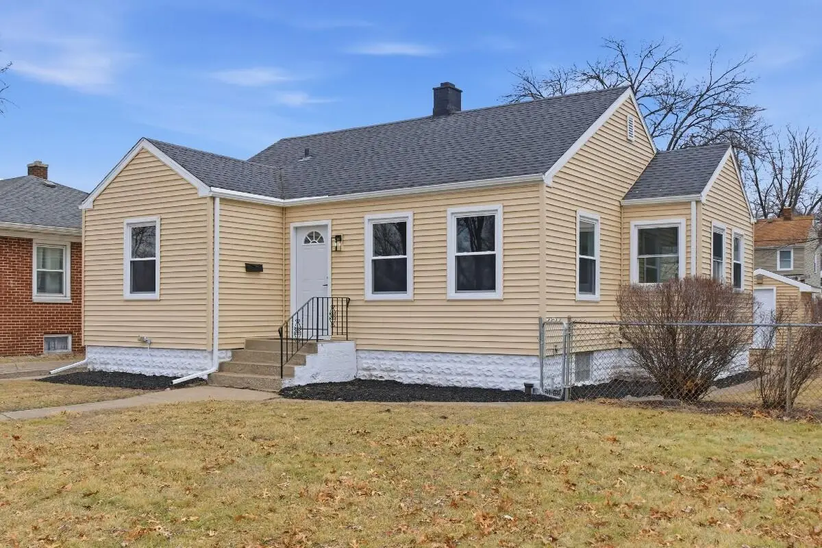 423 N Cline Avenue, Griffith, IN 46319 - #1