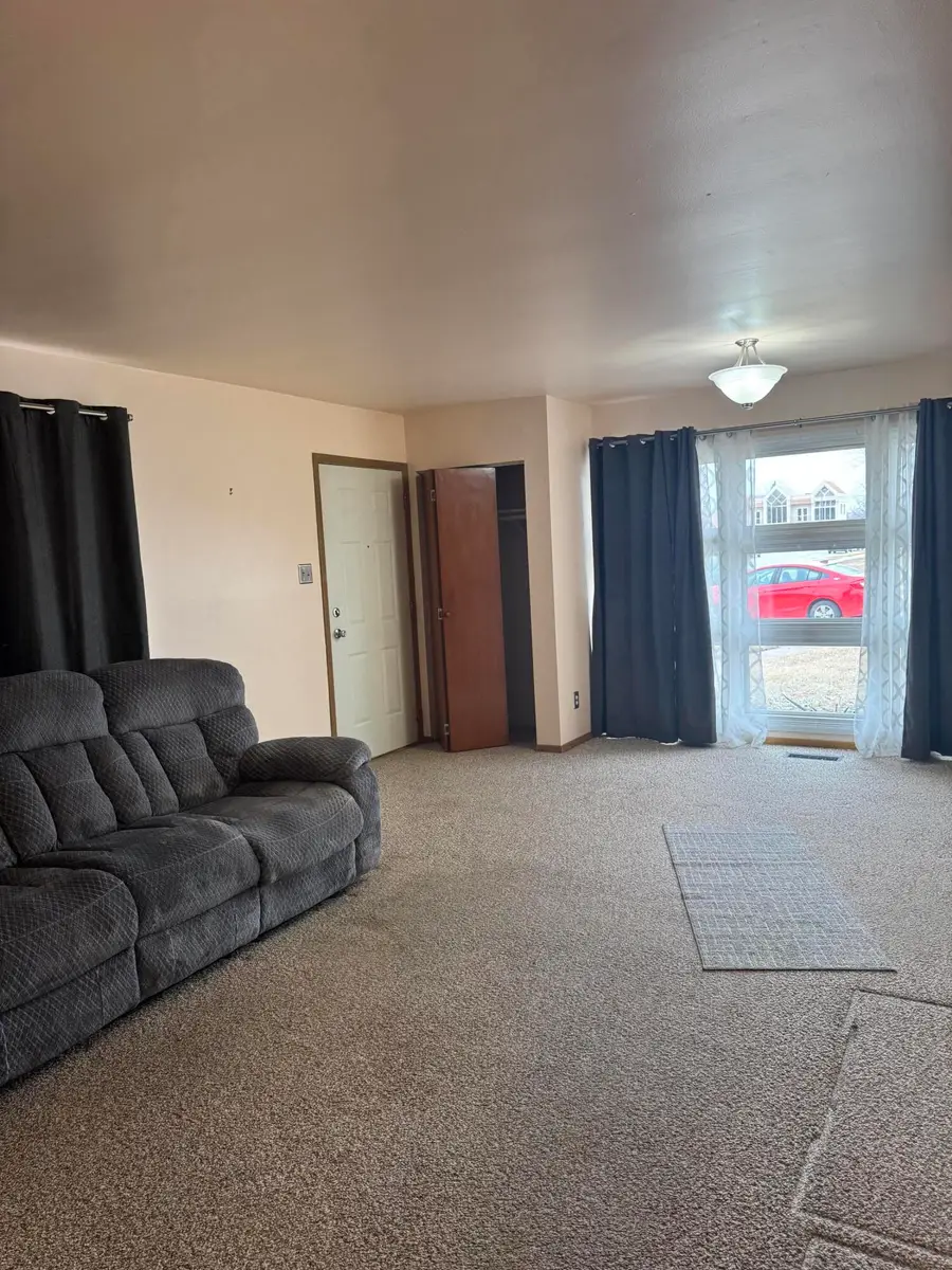 814 W Woodside Drive, Griffith, IN 46319 - #3