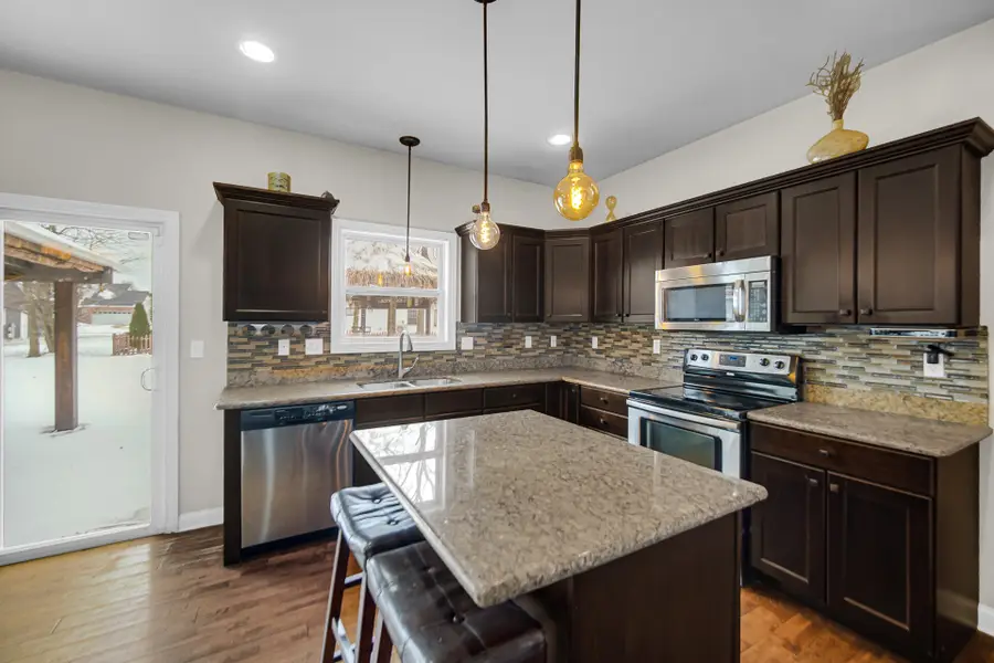 8 W Shakespeare Drive, Valparaiso, IN 46385 - #3