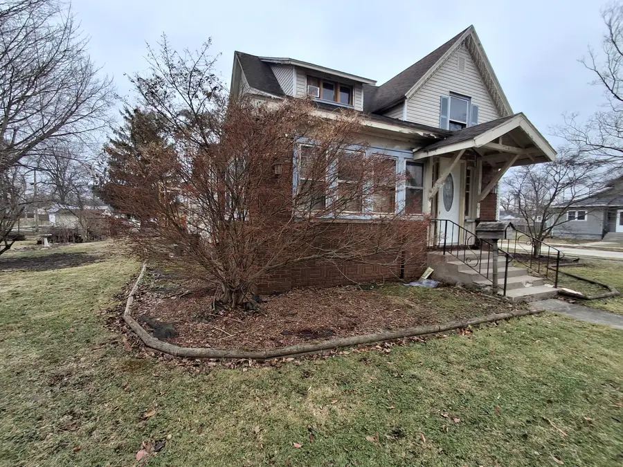 555 W Market Street, Nappanee, IN 46550 - #2