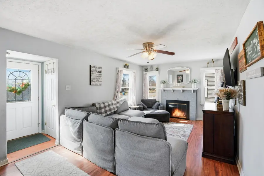 706 W Lake Street, Griffith, IN 46319 - #2