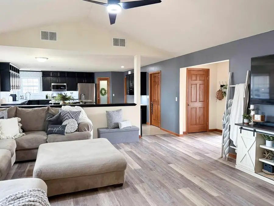 414 17th Street Se, Demotte, IN 46310 - #3