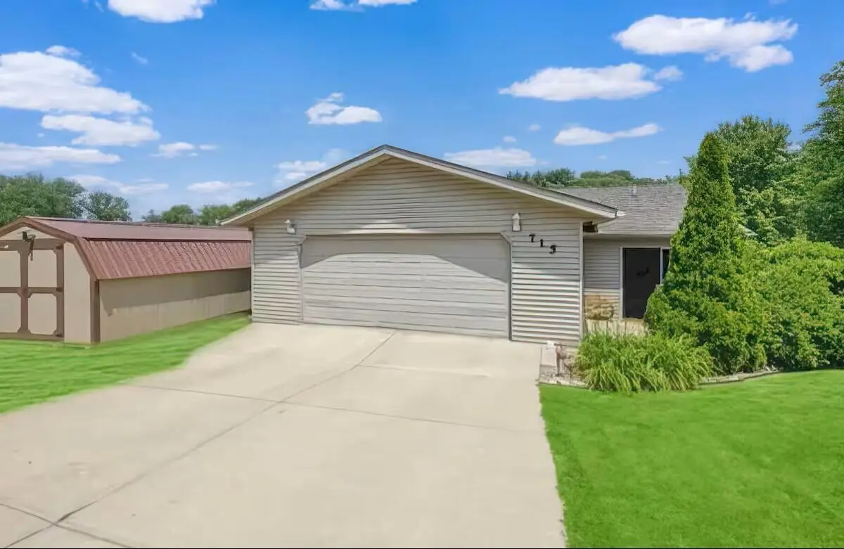 715 Pennsylvania Avenue, La Porte, IN 46350 - #1