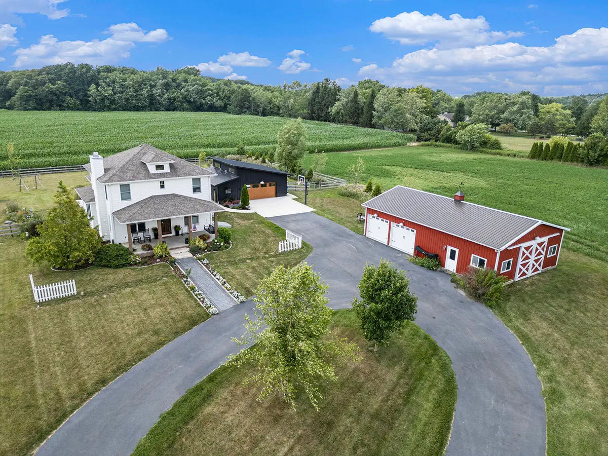 84 S 410 W, Valparaiso, IN 46385 - #1