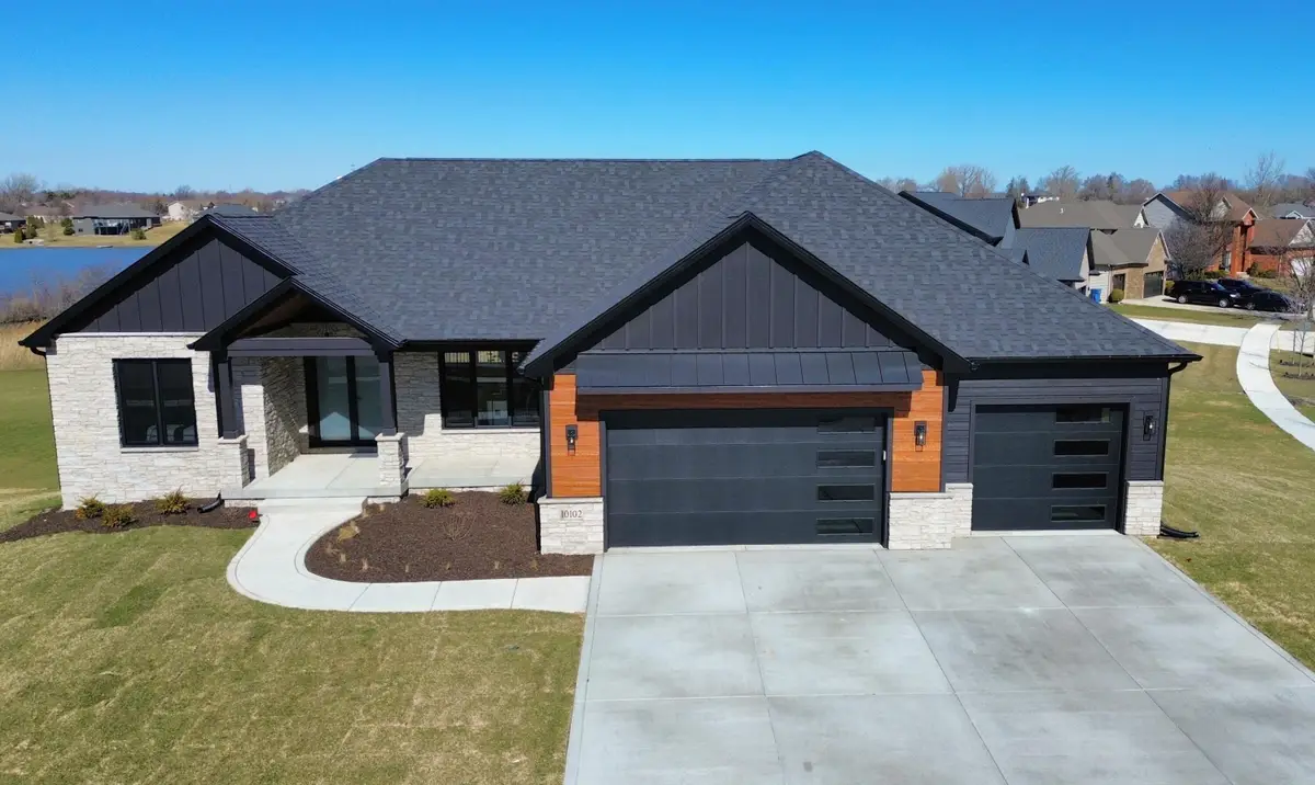 10102 Lakeview Drive, Saint John, IN 46373 - #1