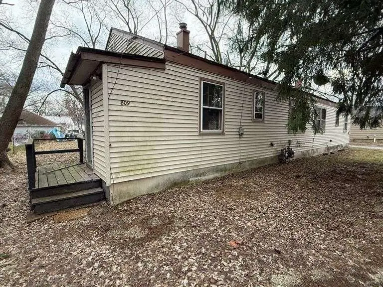 809 Kingsporte Avenue, La Porte, IN 46350 - #3