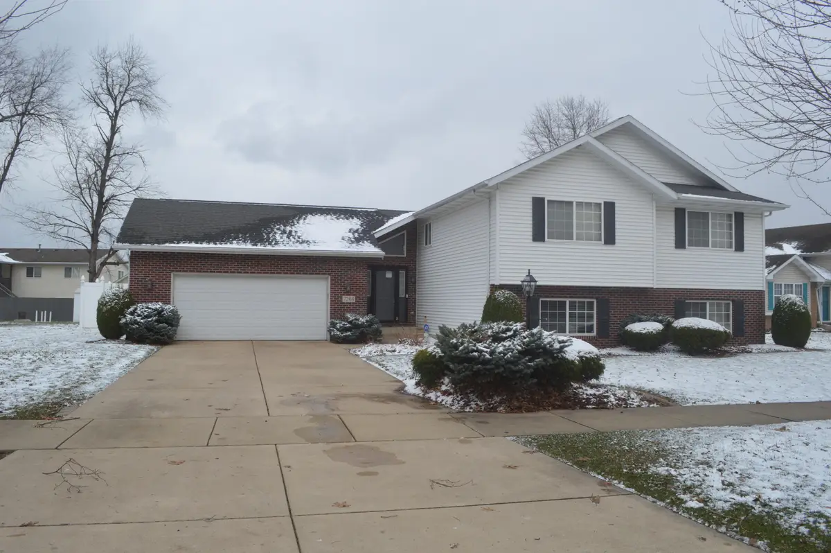 7208 Bracken Pkwy, Hobart, IN 46342 - #1