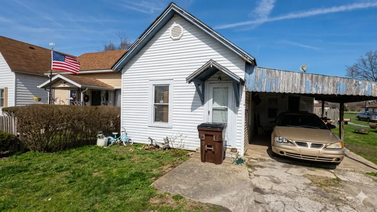 307 W Parkway Drive, Cambridge City, IN 47327 - #1