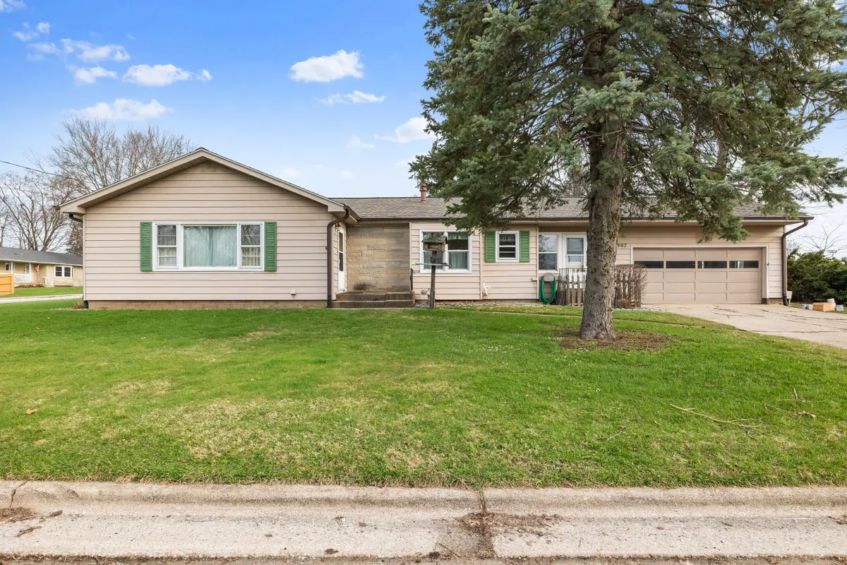 907 W 12th Street, La Porte, IN 46350 - #1