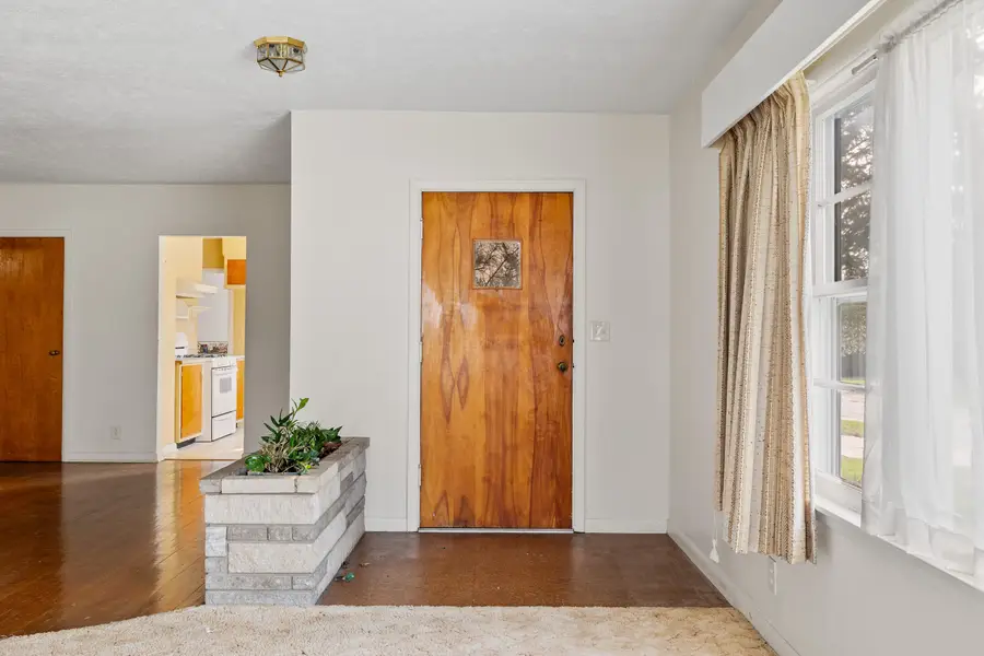 907 W 12th Street, La Porte, IN 46350 - #3