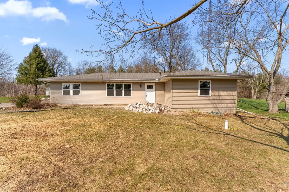 2403 Thomas Road, Valparaiso, IN 46383 - #1