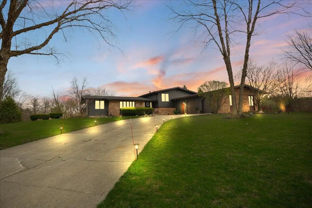 25 S Cherrywood Lane, Valparaiso, IN 46385 - #1